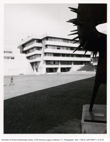 Administration Building & Humanities Wing patio with Expo '67 sculpture