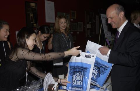 David Mirvish Collects Prizes/Purchases at Fundraiser for 2003/2004 Prague Project