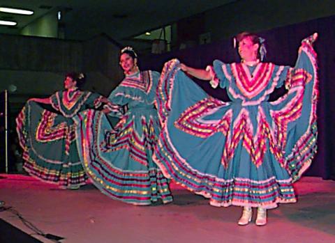 Folklorico Dancers, Mosaic Cultural Program