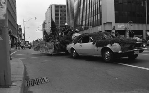 Car and Flor Decorated with Plants in Homecoming Parade