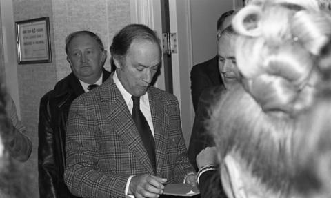 Pierre trudeau Reviewing Papers